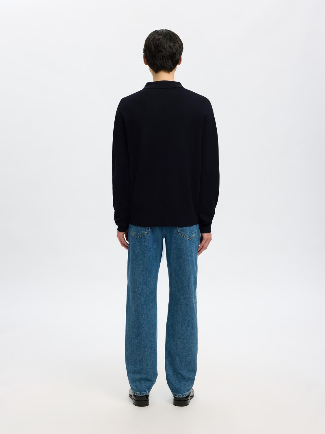 model_shot-back